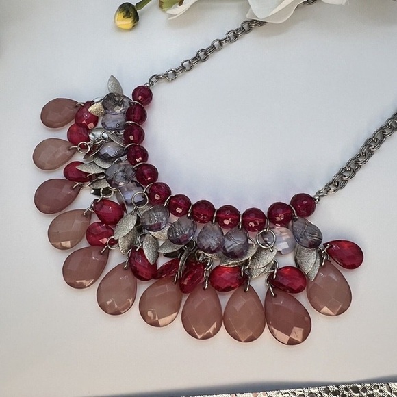 Jewelry - Pink Tear Drop Rhinestones & Silver Leaves Silver Tone Statement Chunky Necklace